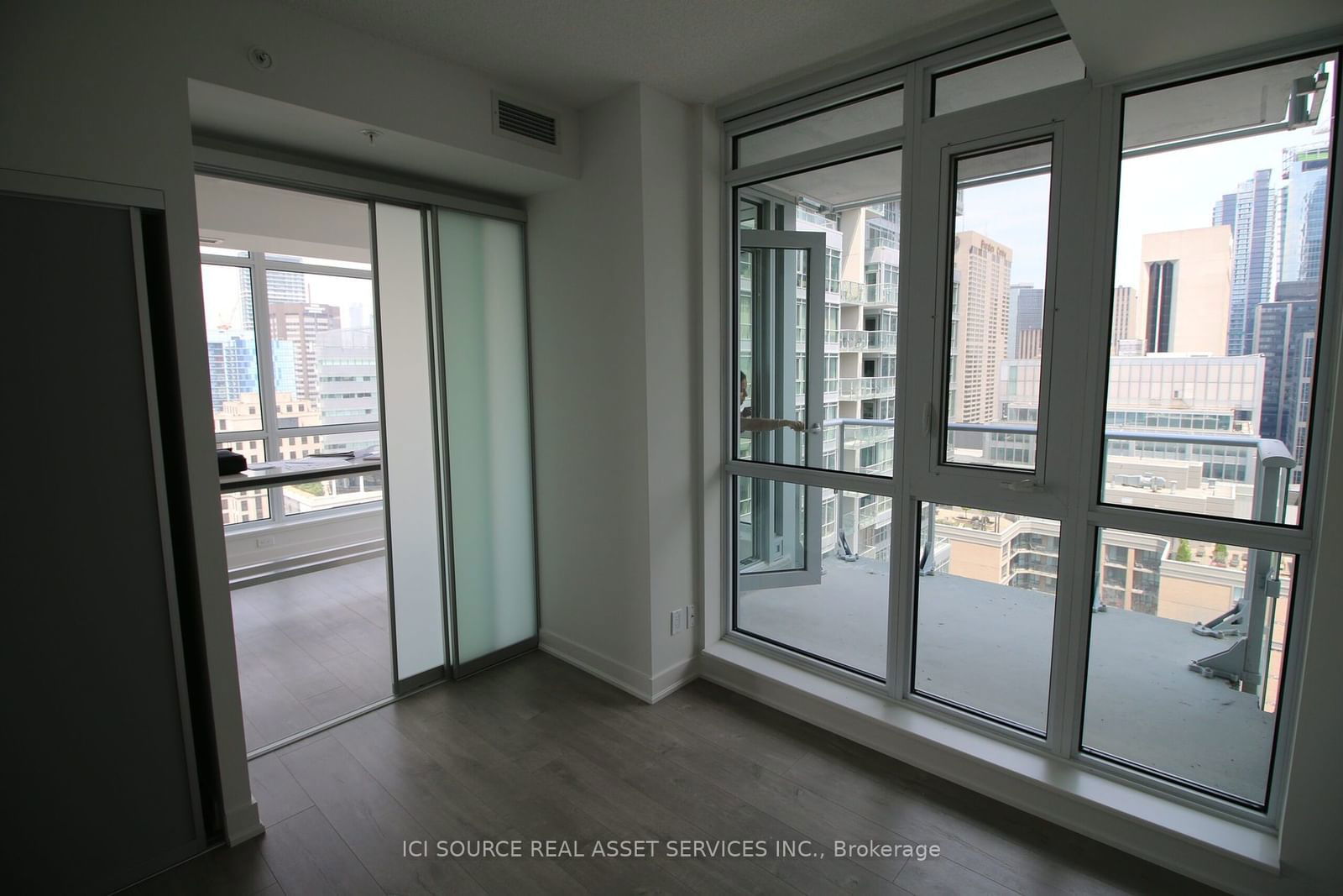 30 Nelson St, unit 2202 for rent - image #6