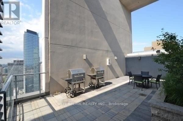 770 Bay St, unit 1102 for rent