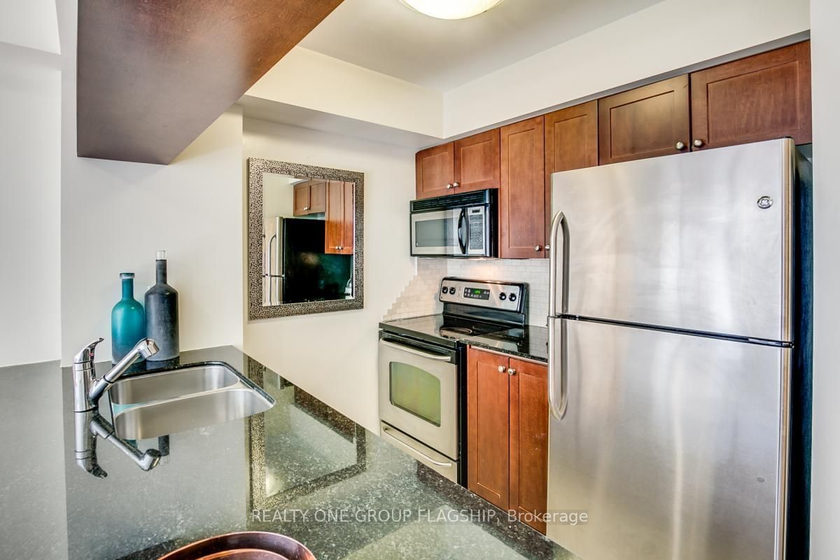 60 St Clair Ave W, unit 1006 for rent - image #8