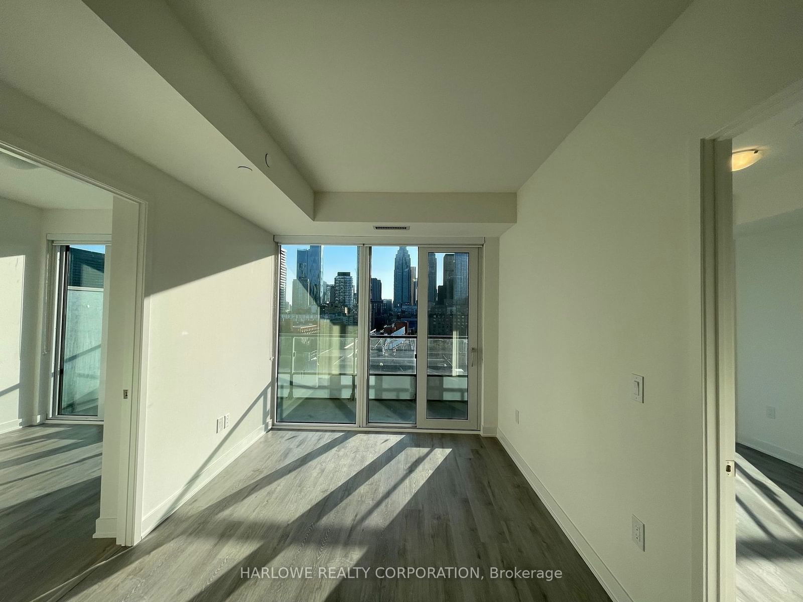 121 Lower Sherbourne St, unit 951 SW for rent - image #2