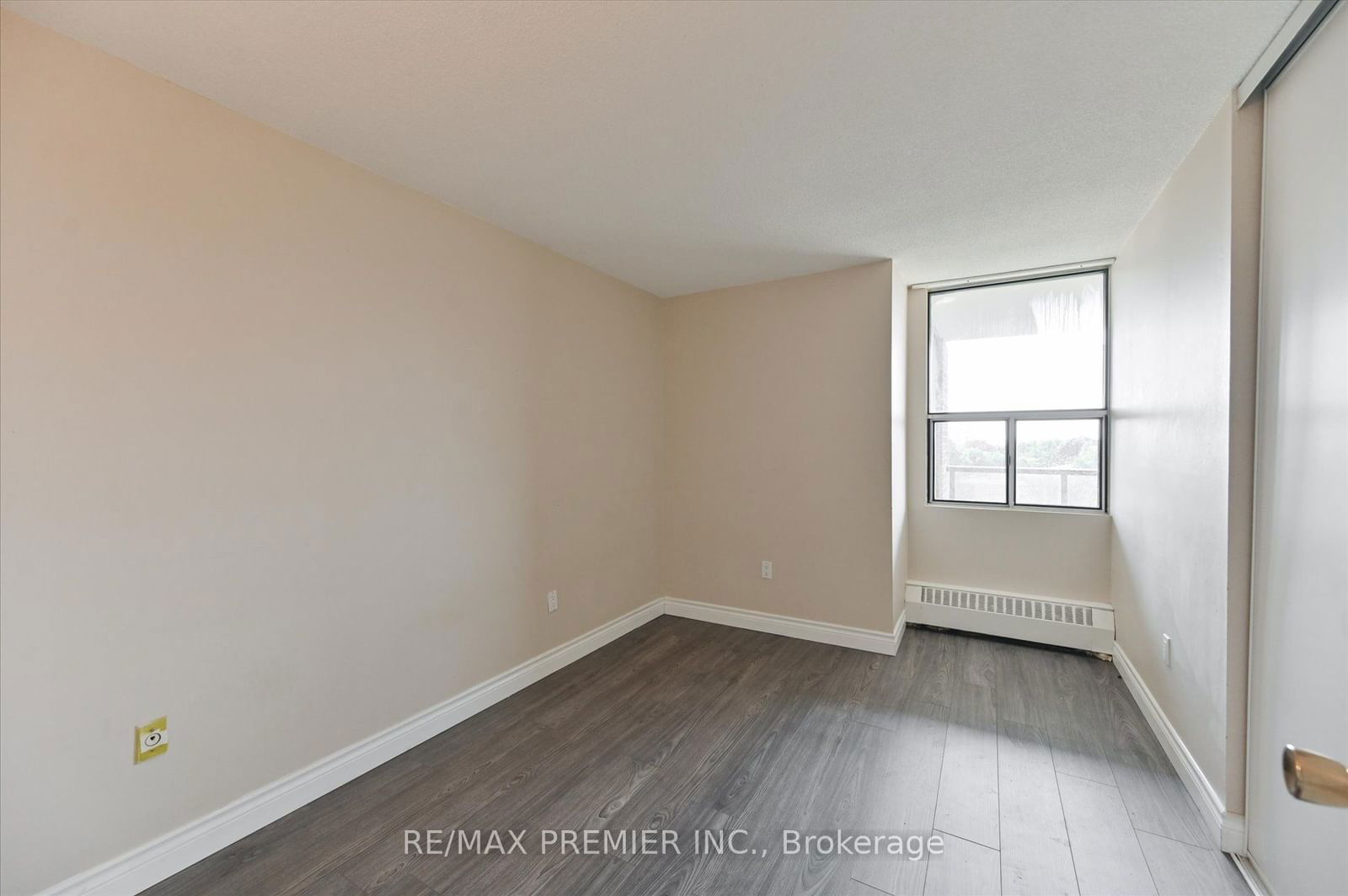 45 Sunrise Ave, unit 511 for rent - image #15