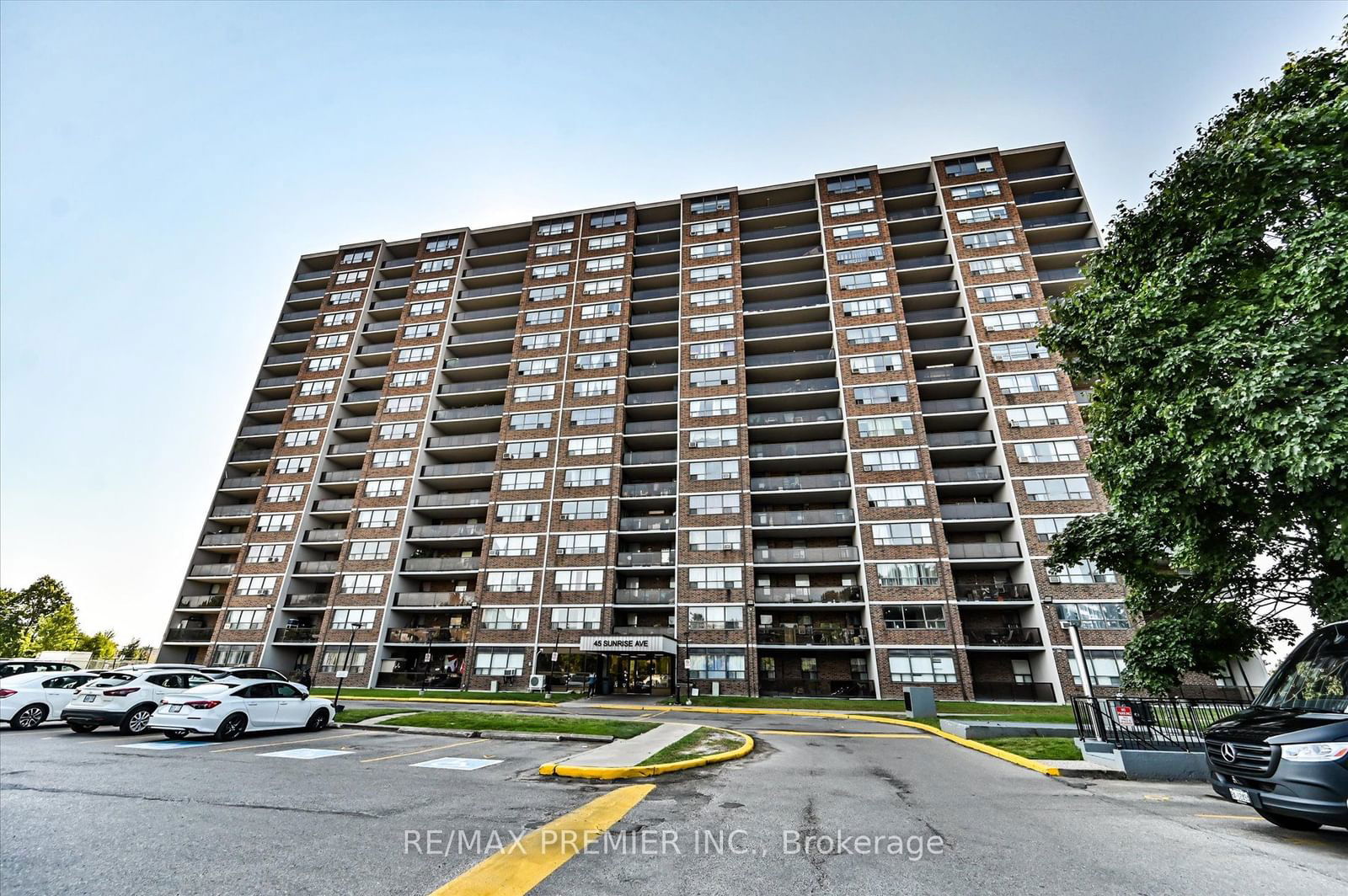 45 Sunrise Ave, unit 511 for rent - image #2