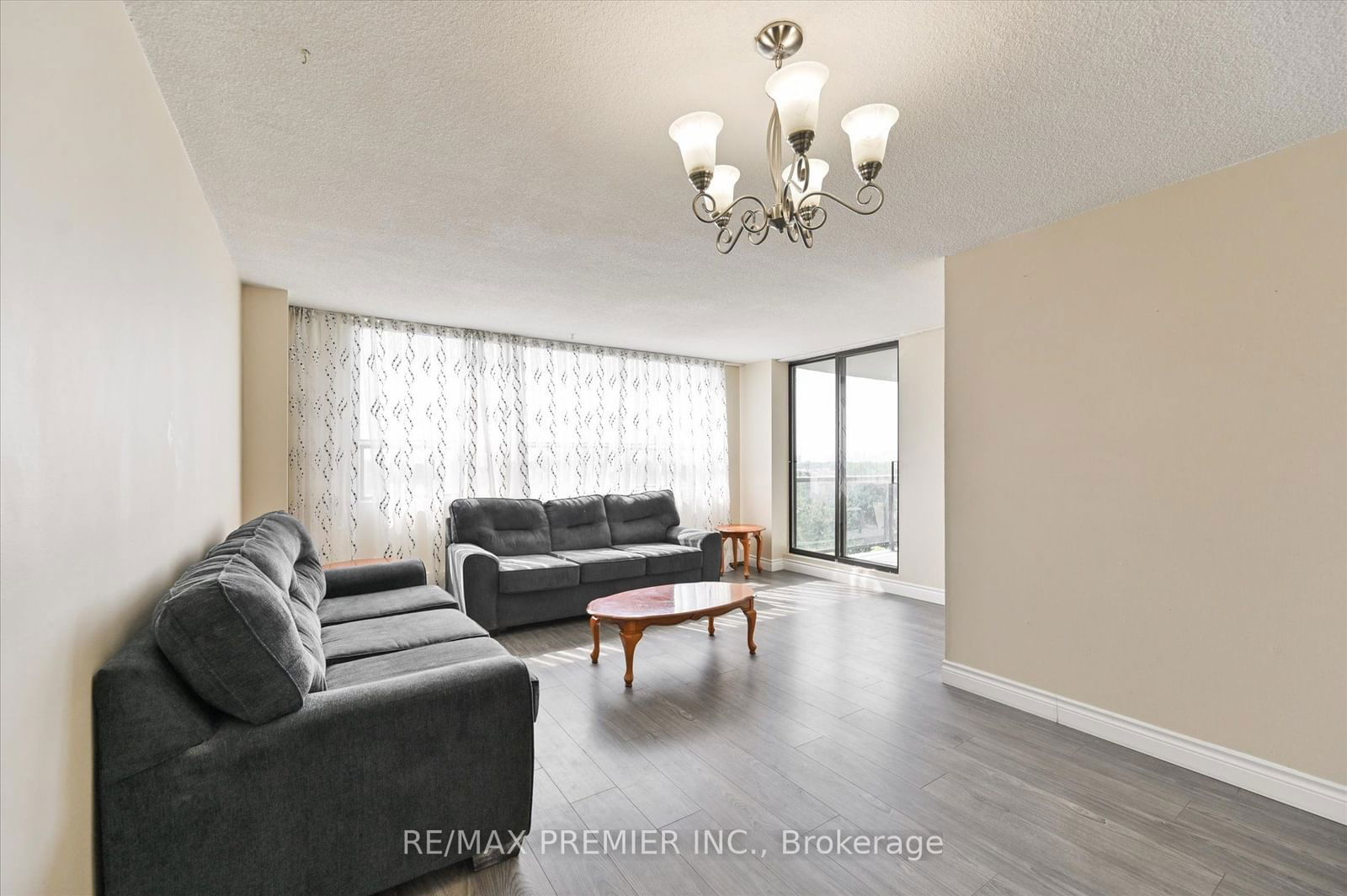 45 Sunrise Ave, unit 511 for rent - image #8