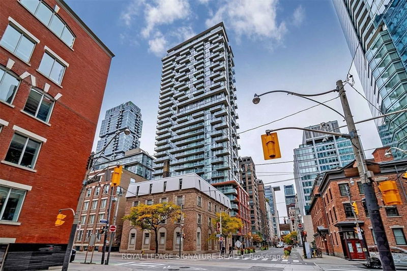 126 Simcoe St, unit 402 for sale - image #1