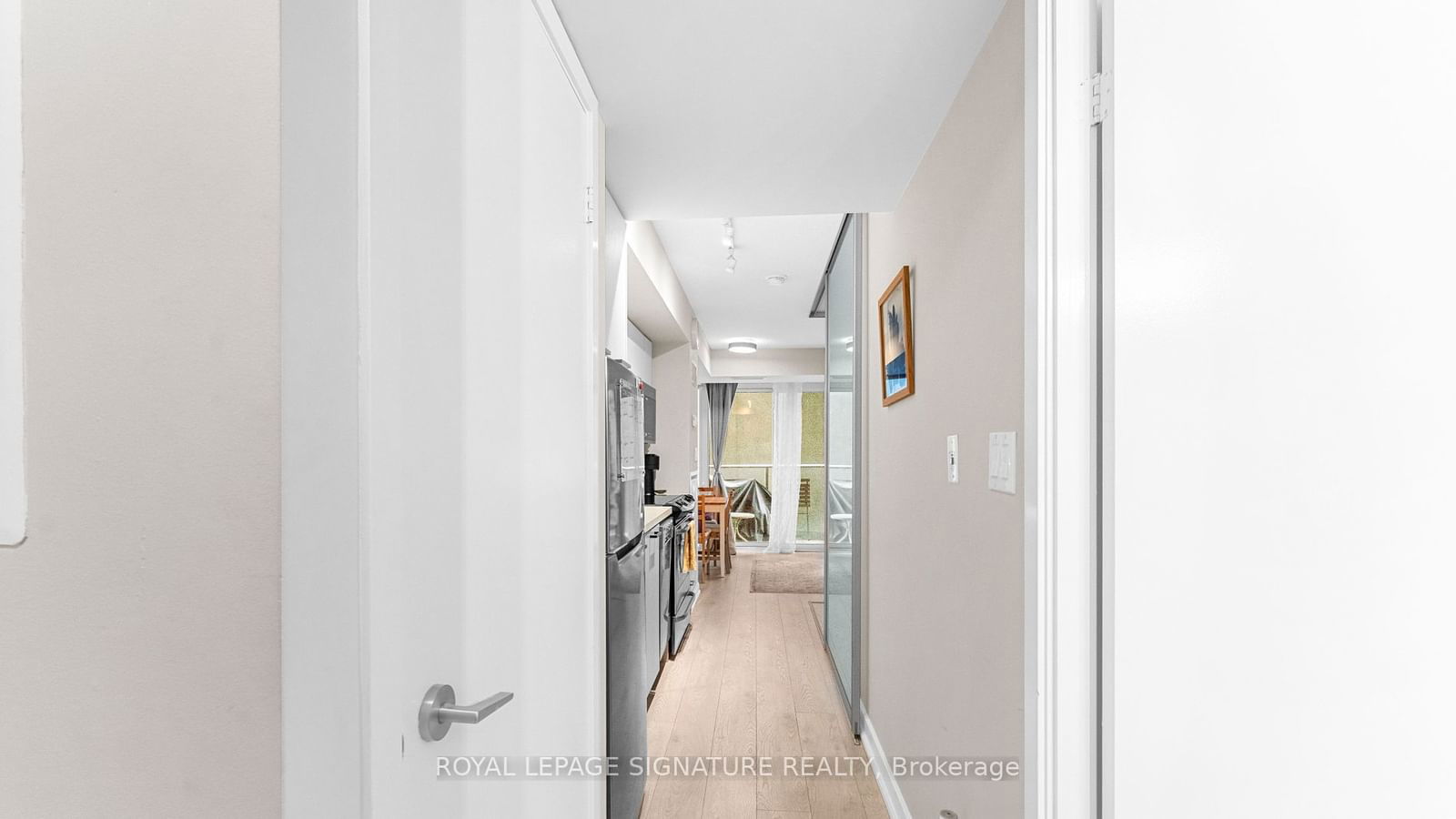 126 Simcoe St, unit 402 for sale - image #3