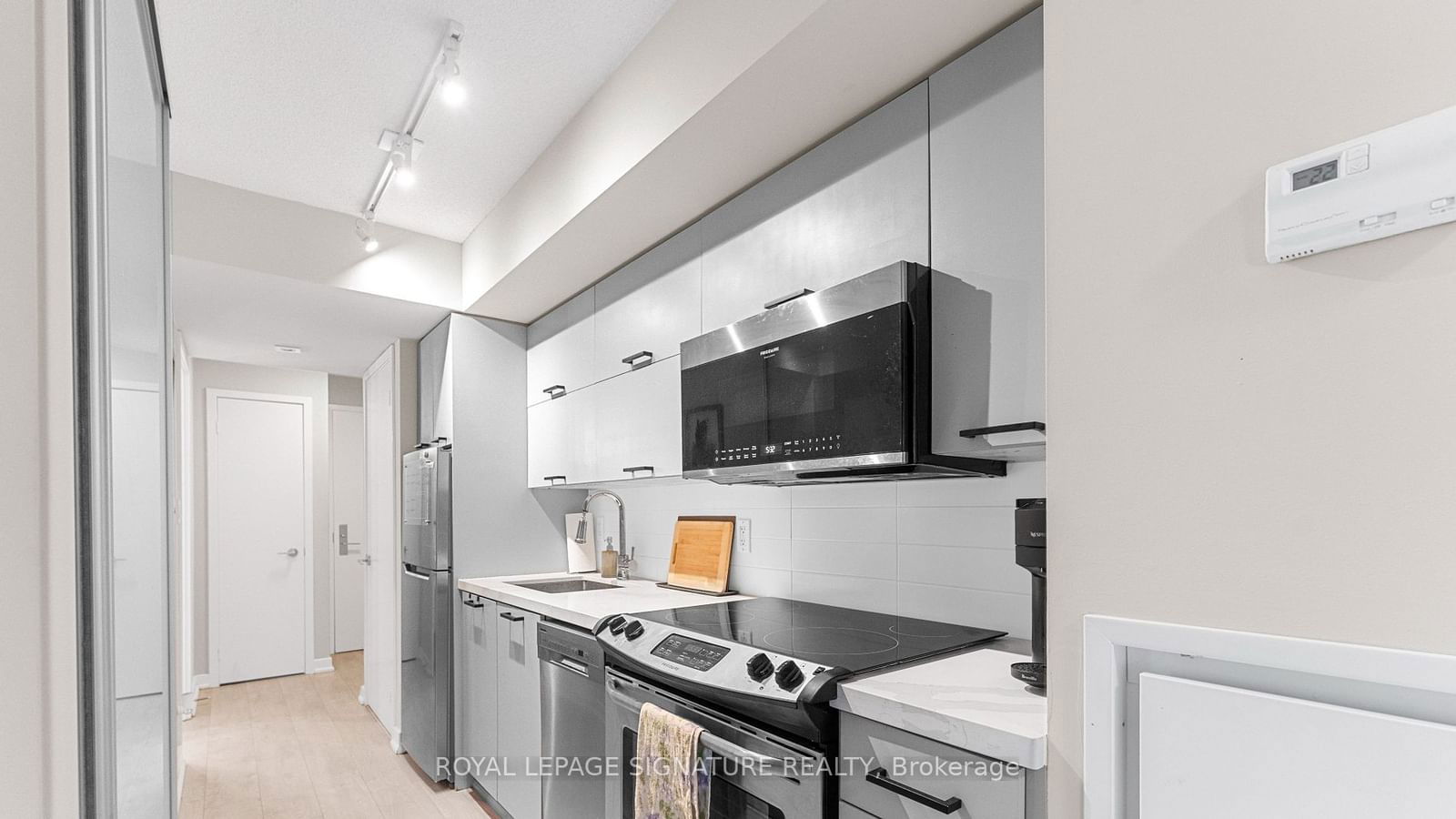 126 Simcoe St, unit 402 for sale - image #4