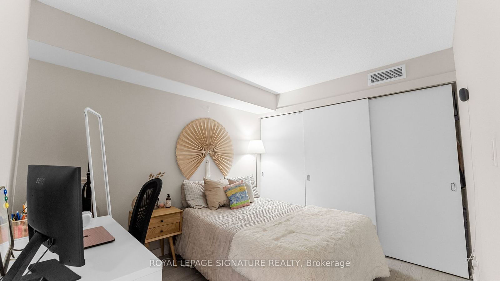 126 Simcoe St, unit 402 for sale - image #6