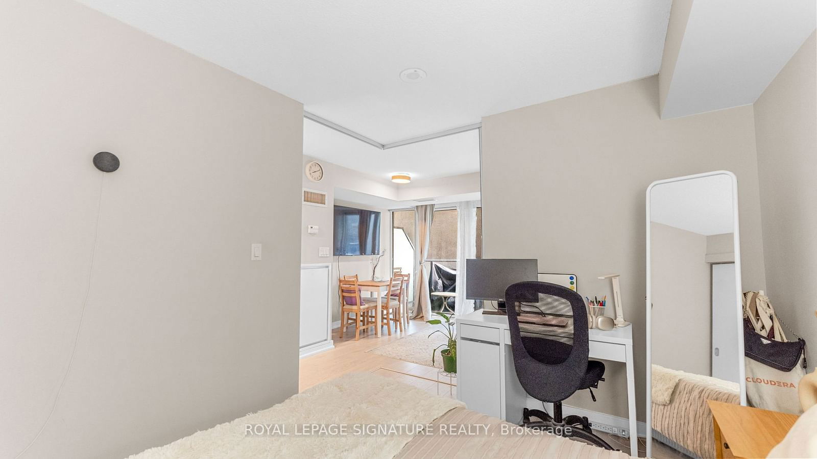 126 Simcoe St, unit 402 for sale