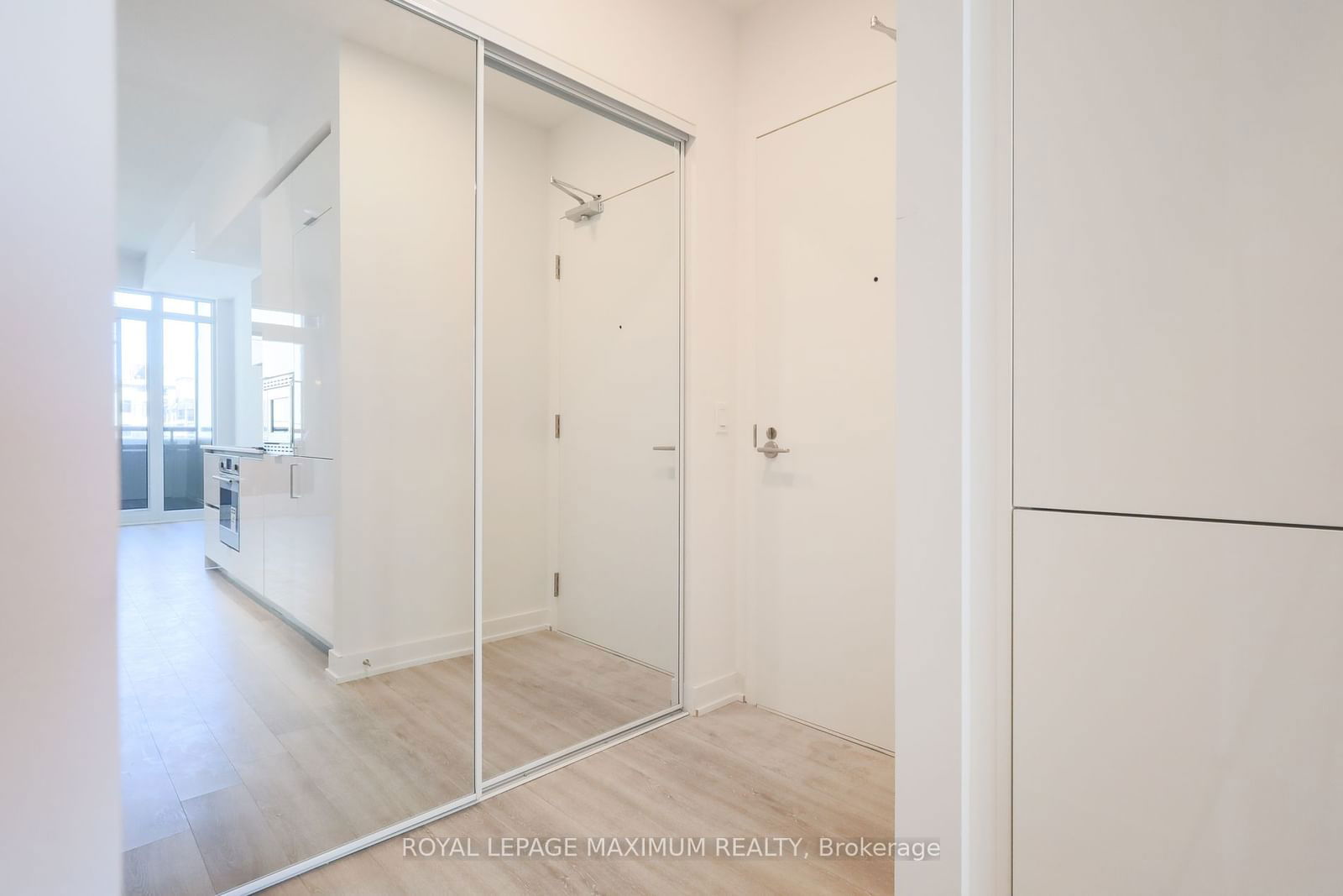 234 Simcoe St, unit 720 for sale - image #2