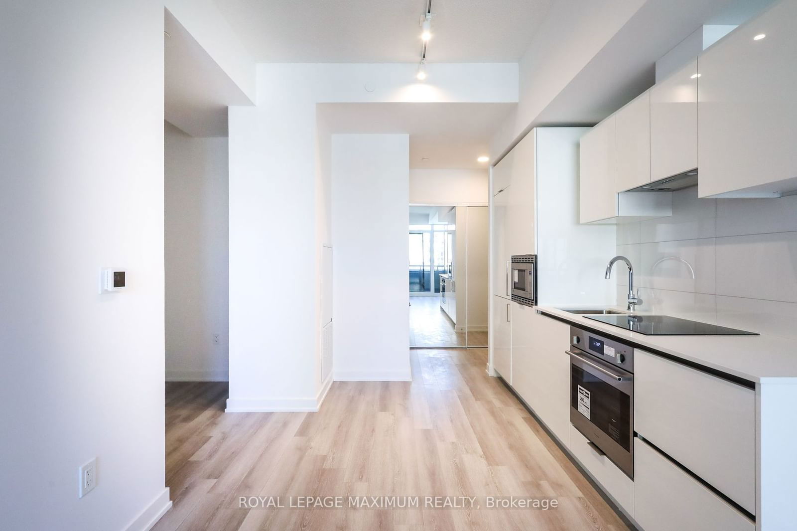 234 Simcoe St, unit 720 for sale - image #3