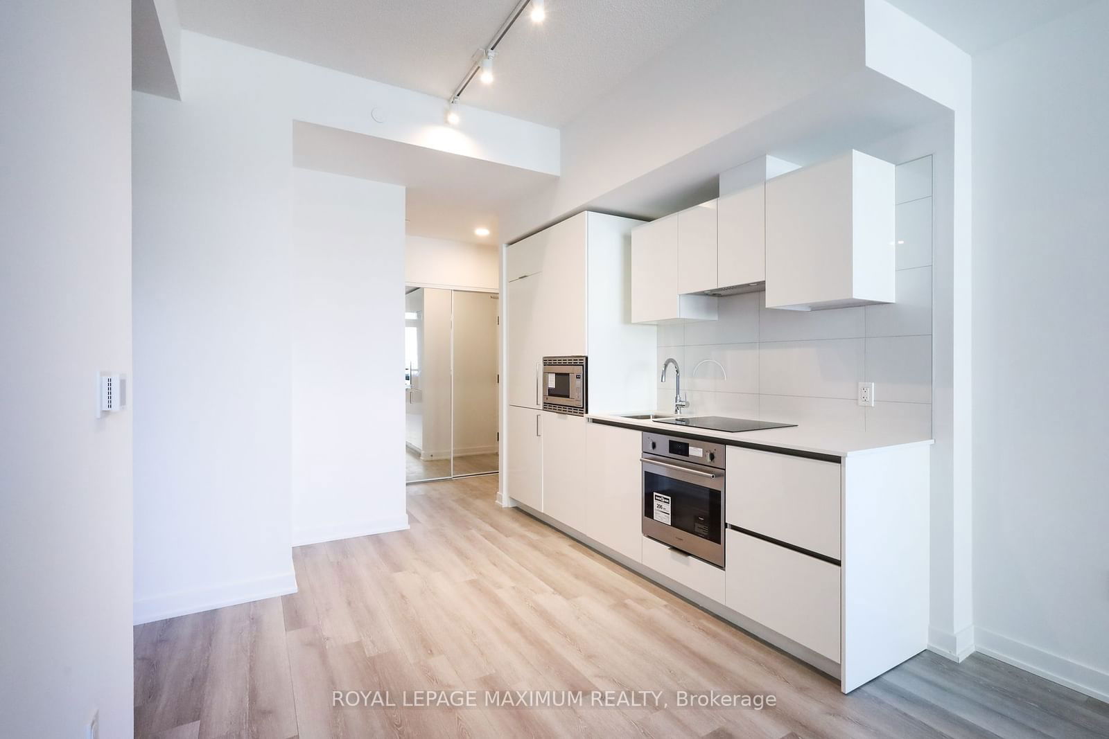 234 Simcoe St, unit 720 for sale