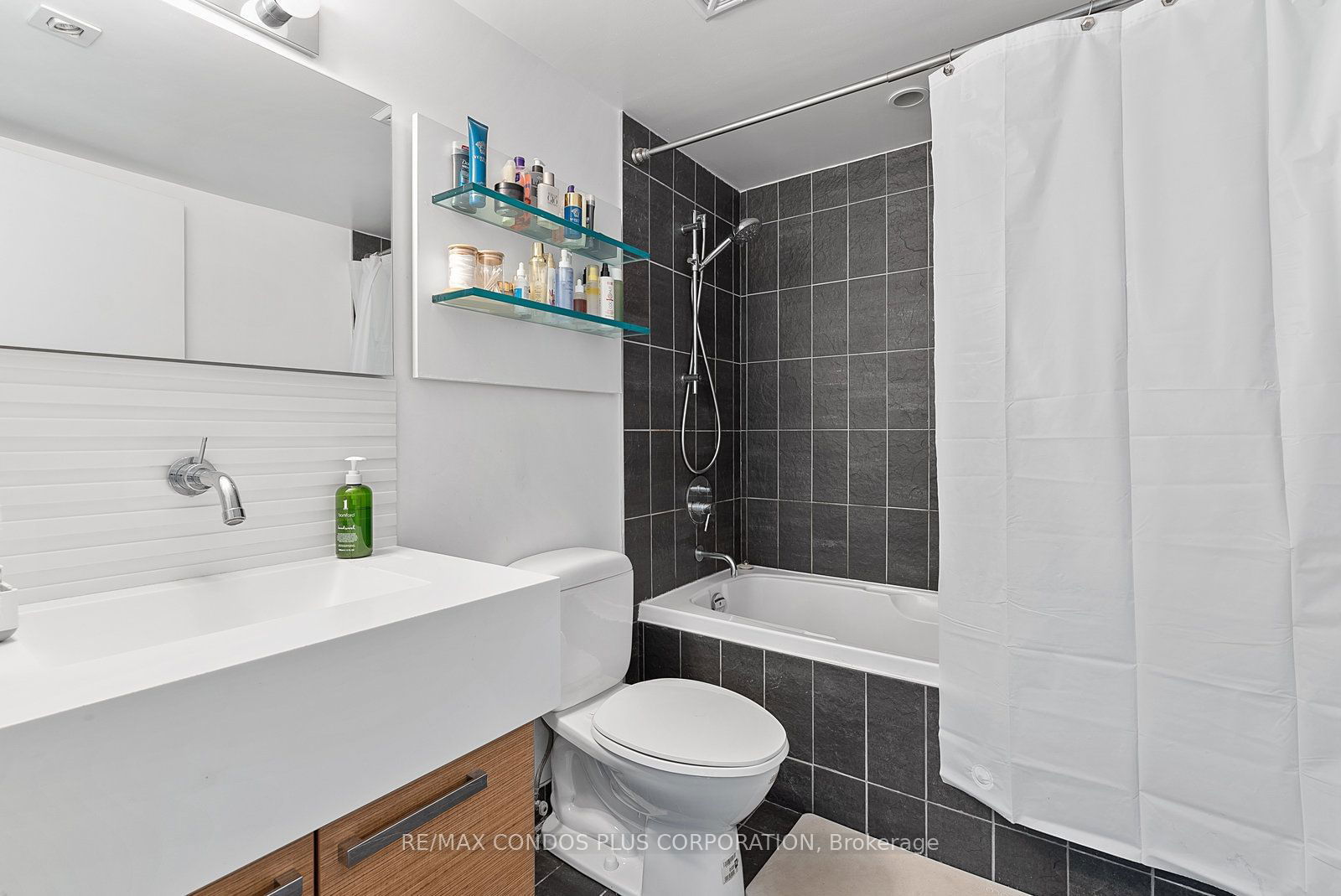 55 Stewart St, unit 710 for rent - image #15