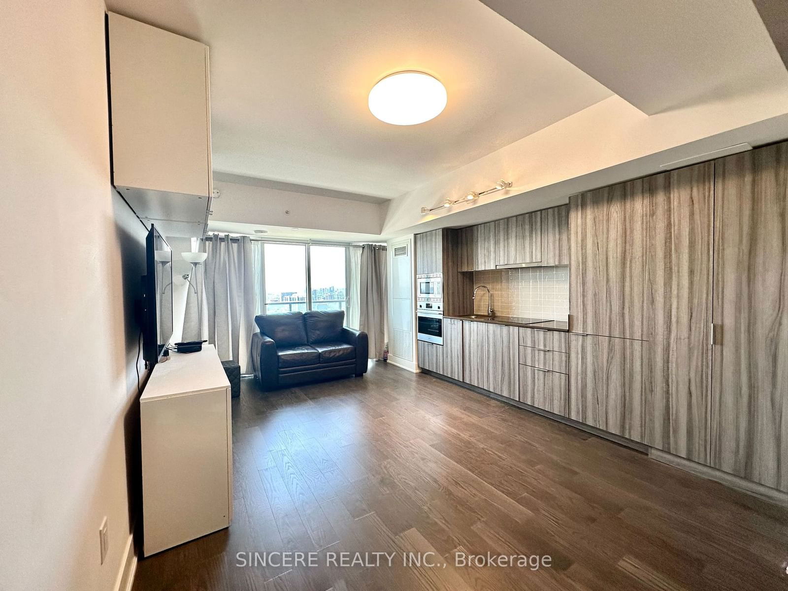 955 Bay St, unit 2907 for rent - image #2