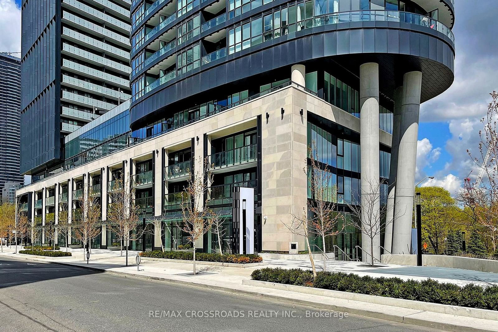 585 Bloor St E, unit 415 for sale - image #2