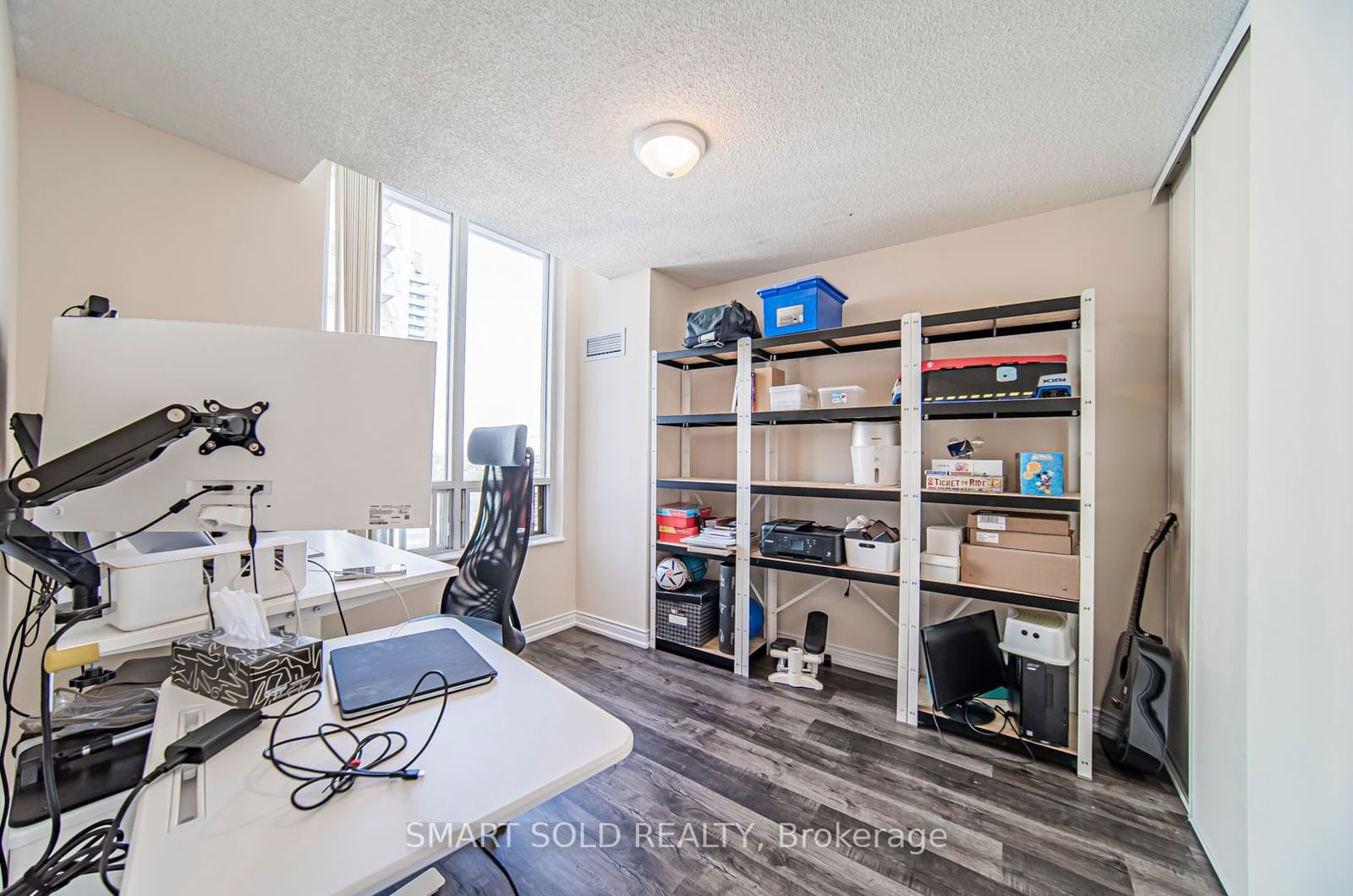 256 Doris Ave, unit Ph210 for sale