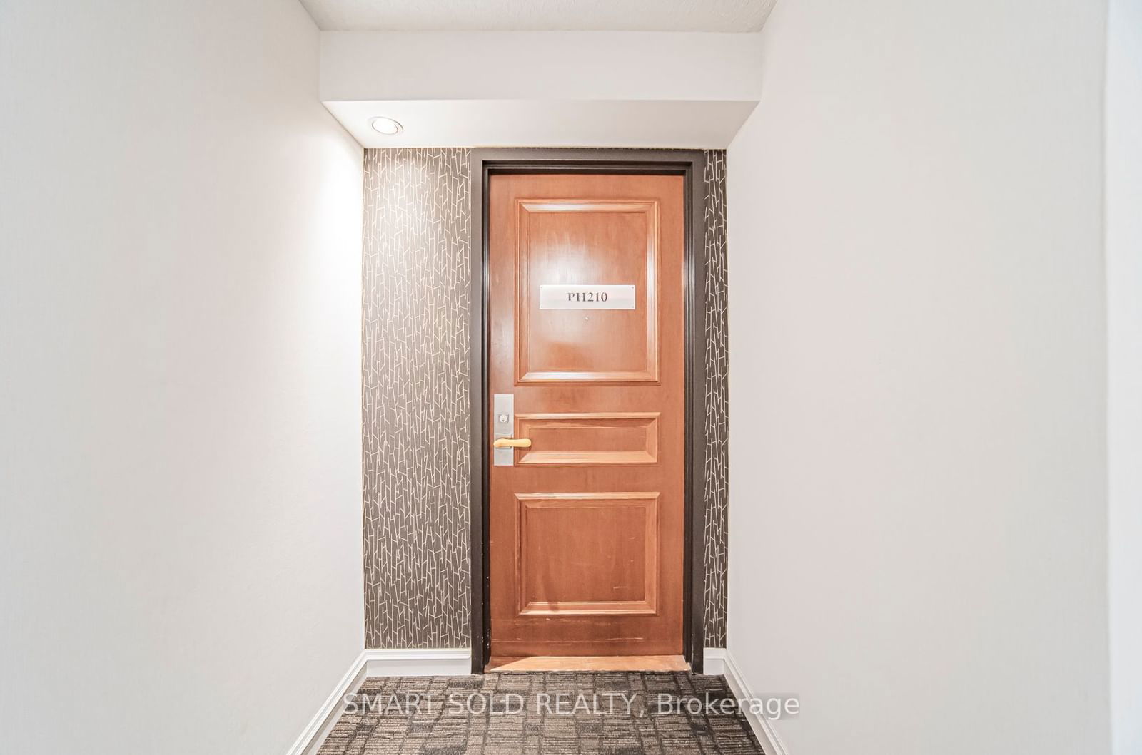 256 Doris Ave, unit Ph210 for sale - image #2