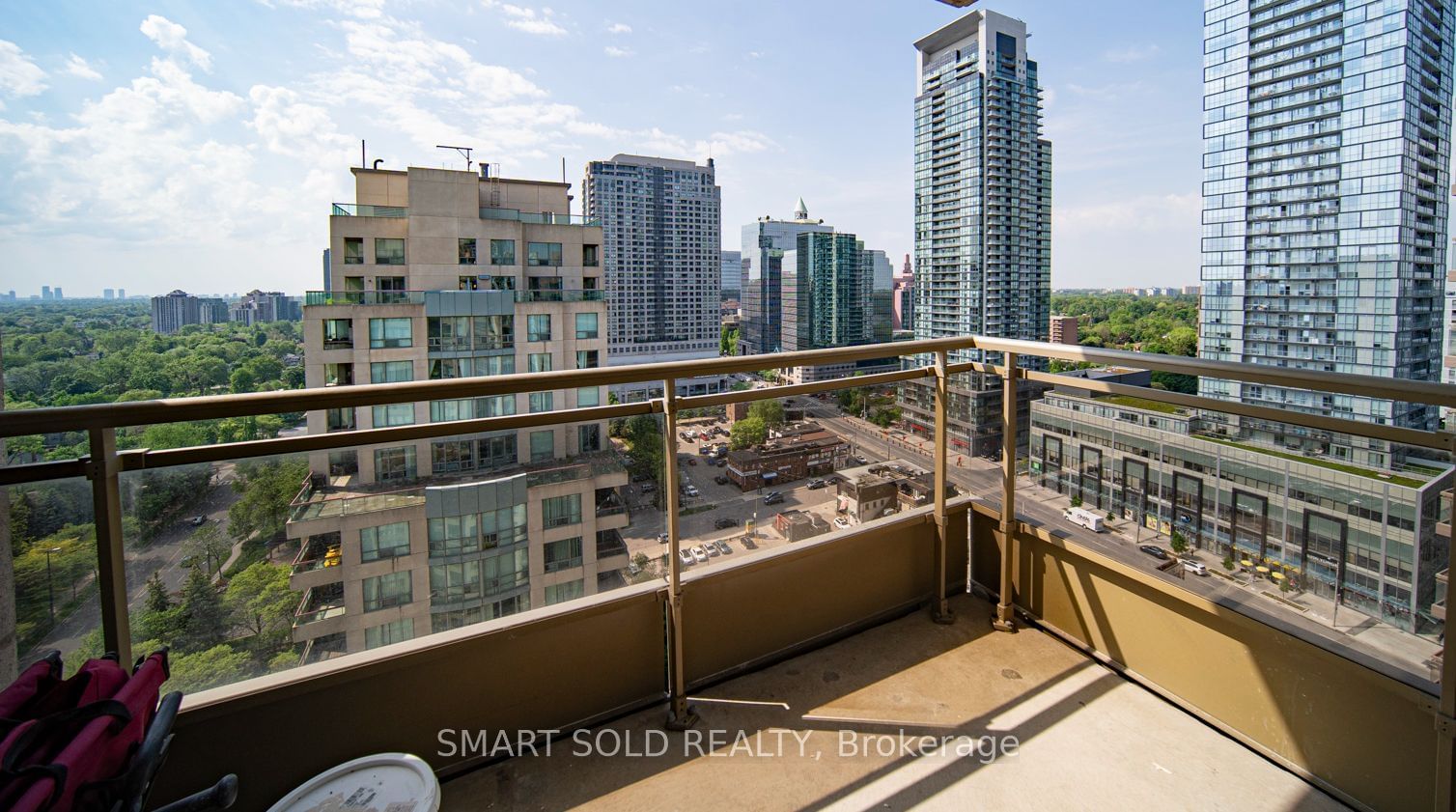 256 Doris Ave, unit Ph210 for sale