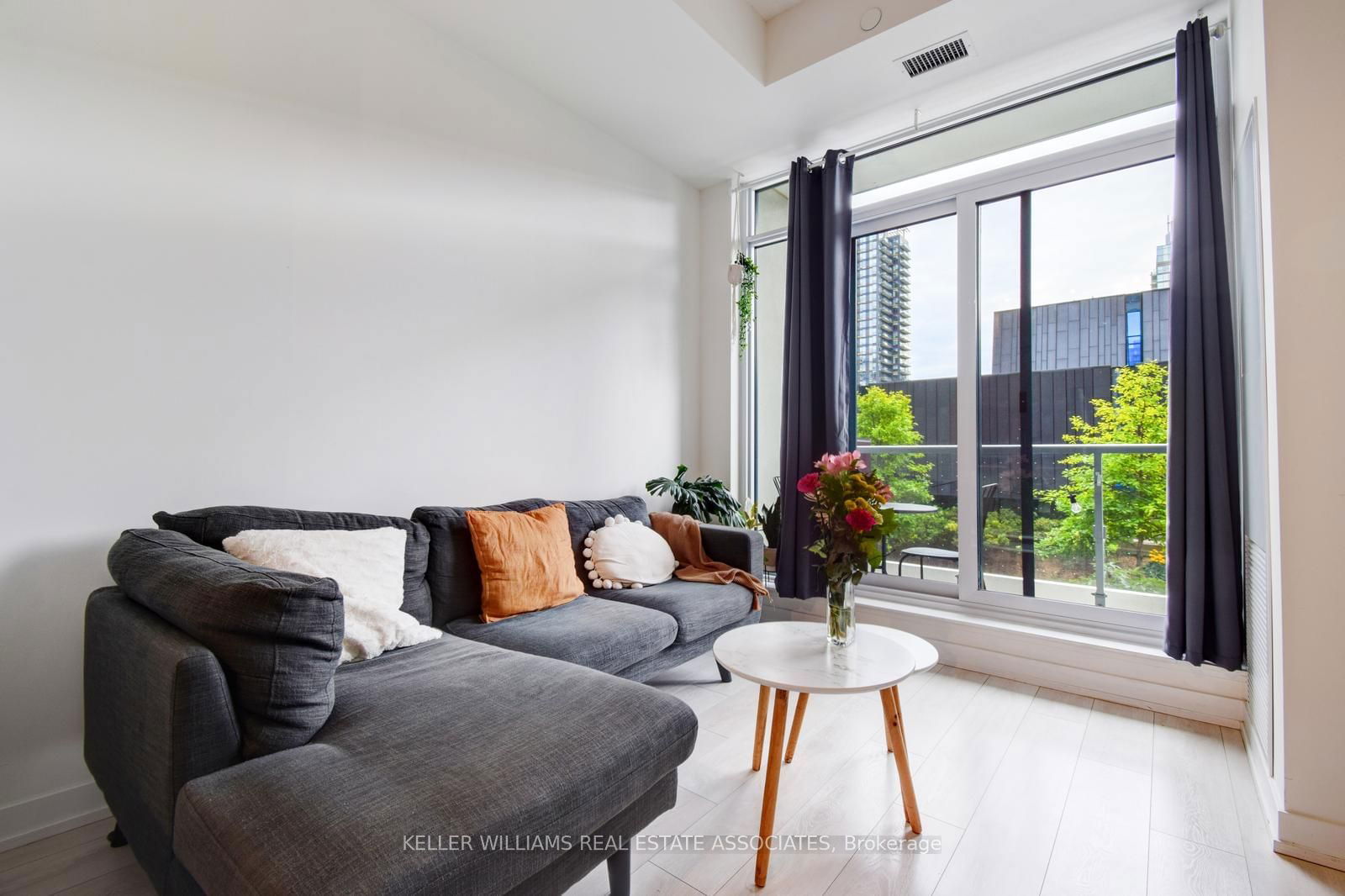 225 Sumach St, unit 201 for sale - image #14