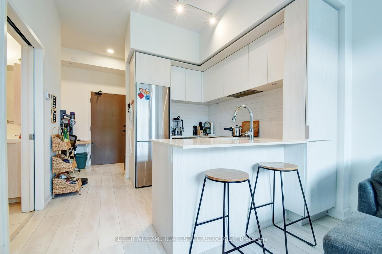 225 Sumach St, unit 201 for sale - image #8