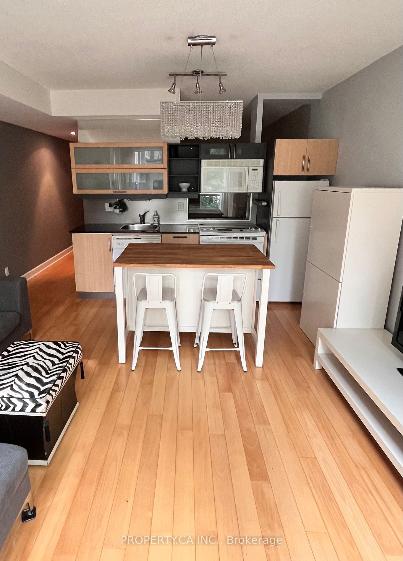 350 Wellington St W, unit M12 for rent