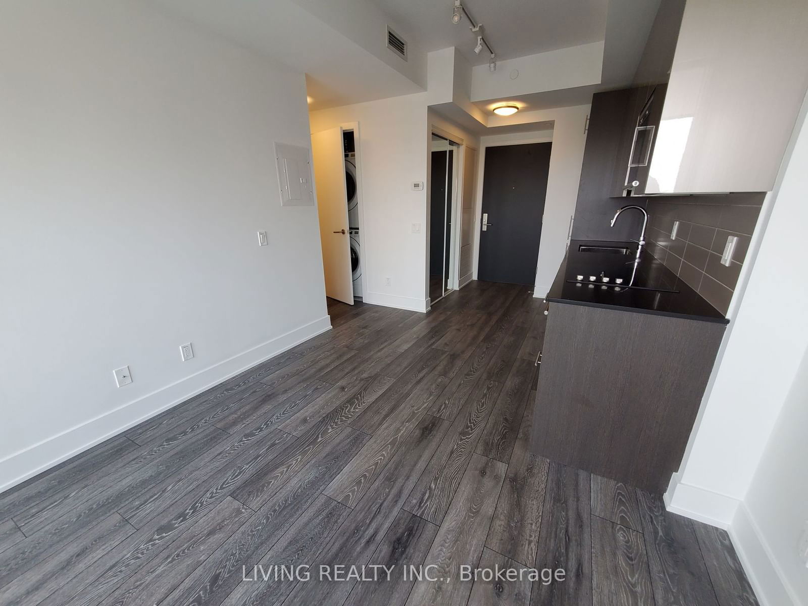 403 Church St, unit 2111 for rent - image #3