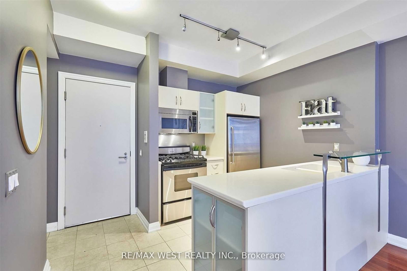 3 Mcalpine St, unit 108 for sale - image #2