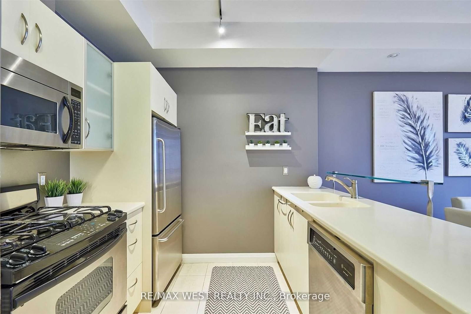 3 Mcalpine St, unit 108 for sale - image #4