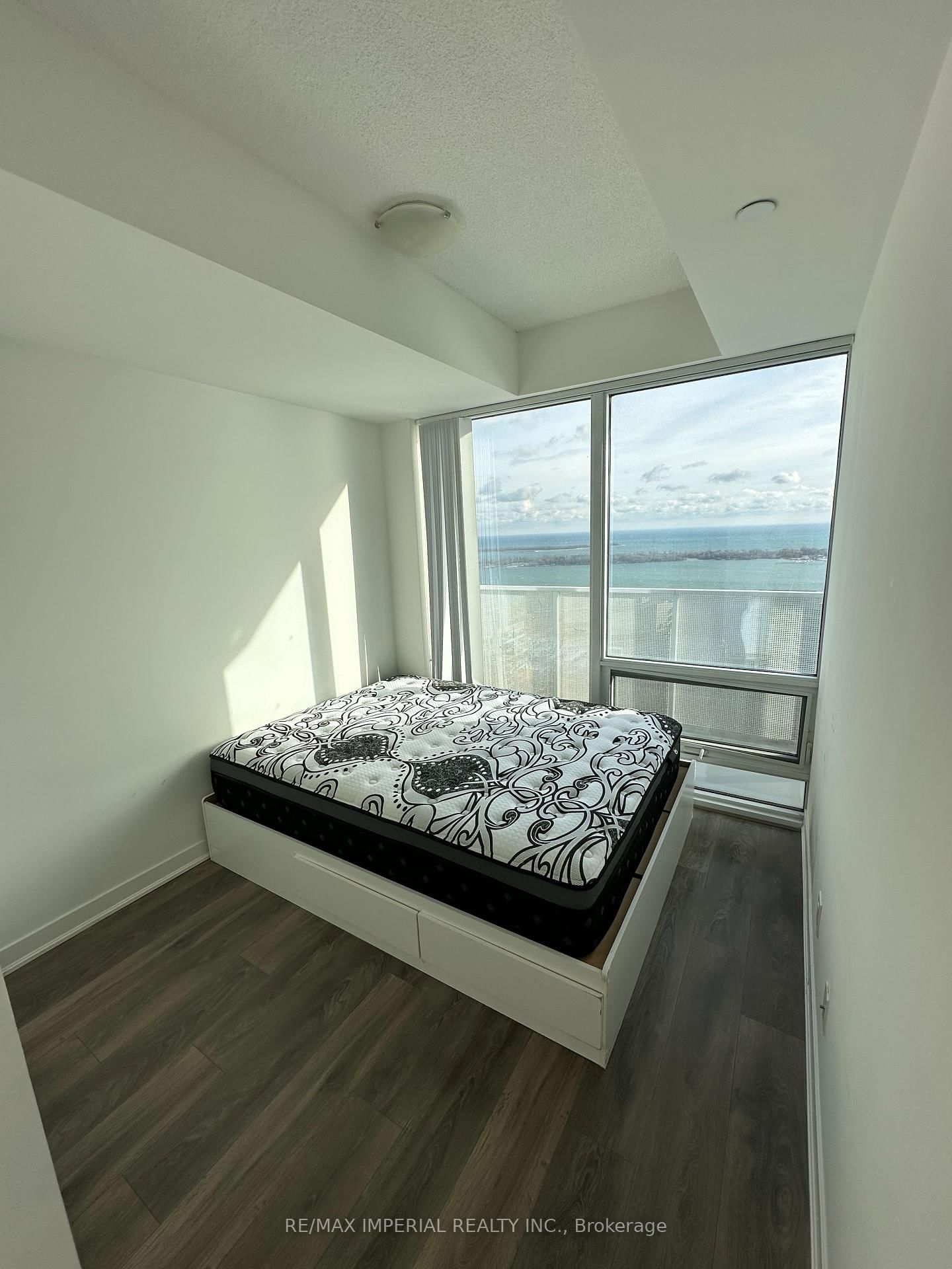 88 Harbour St, unit 4710 for rent - image #8