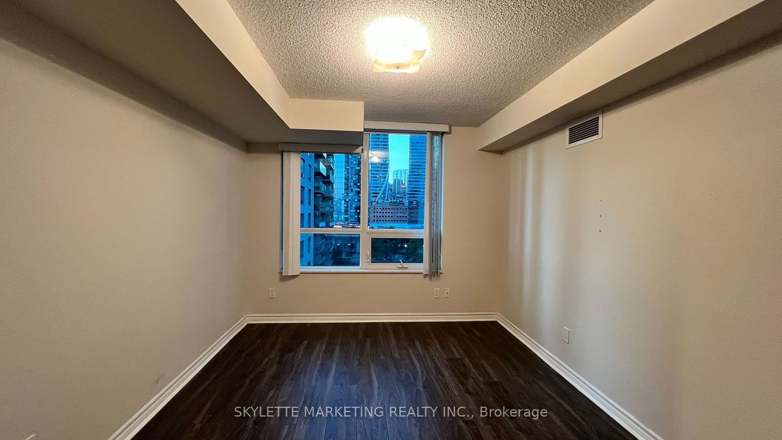 25 Lower Simcoe St, unit 1221 for rent