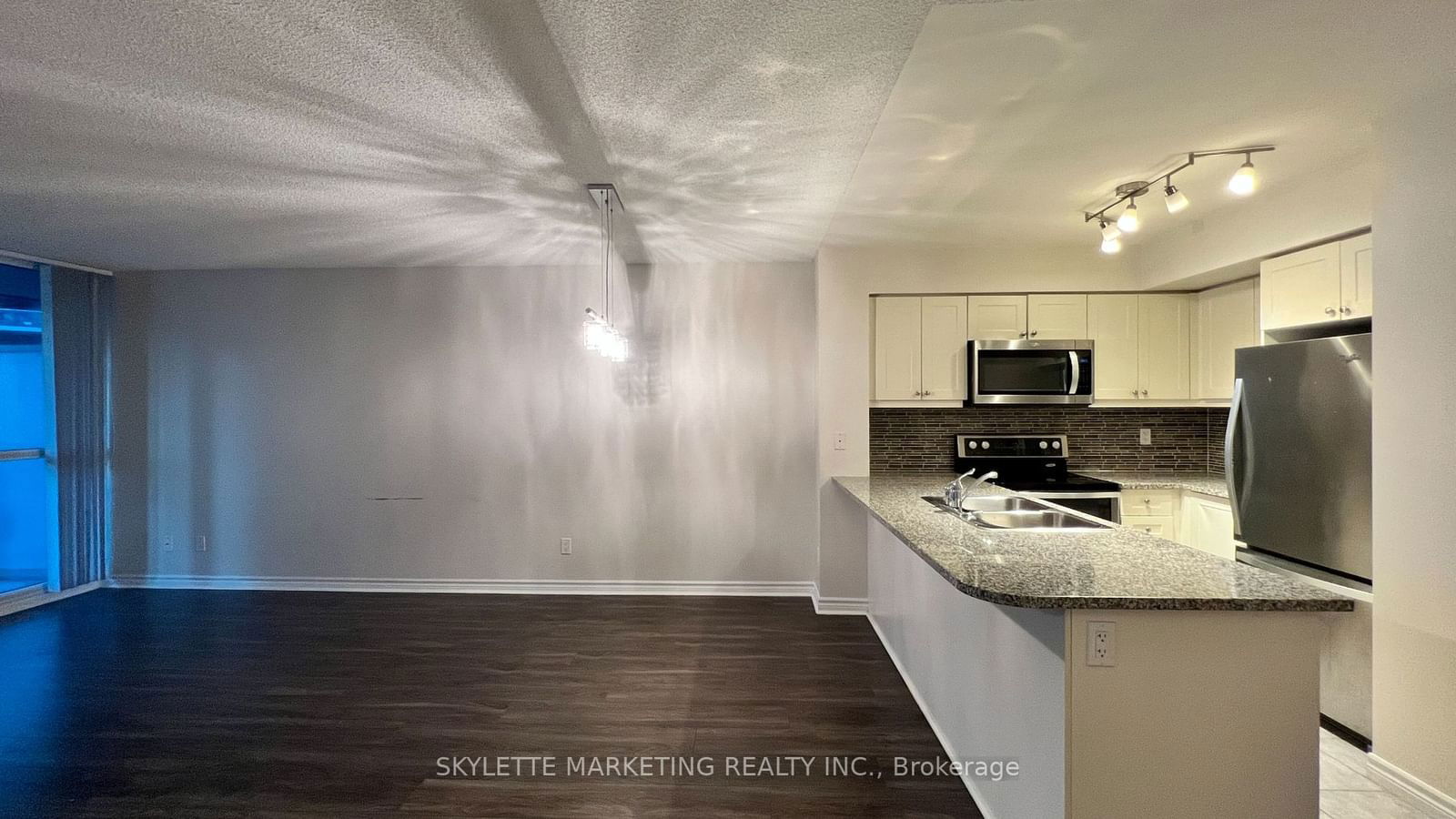 25 Lower Simcoe St, unit 1221 for rent - image #15