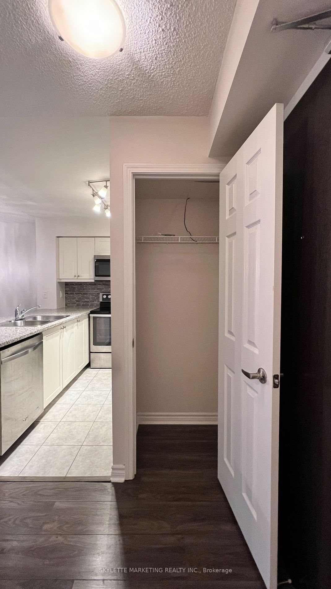 25 Lower Simcoe St, unit 1221 for rent - image #8