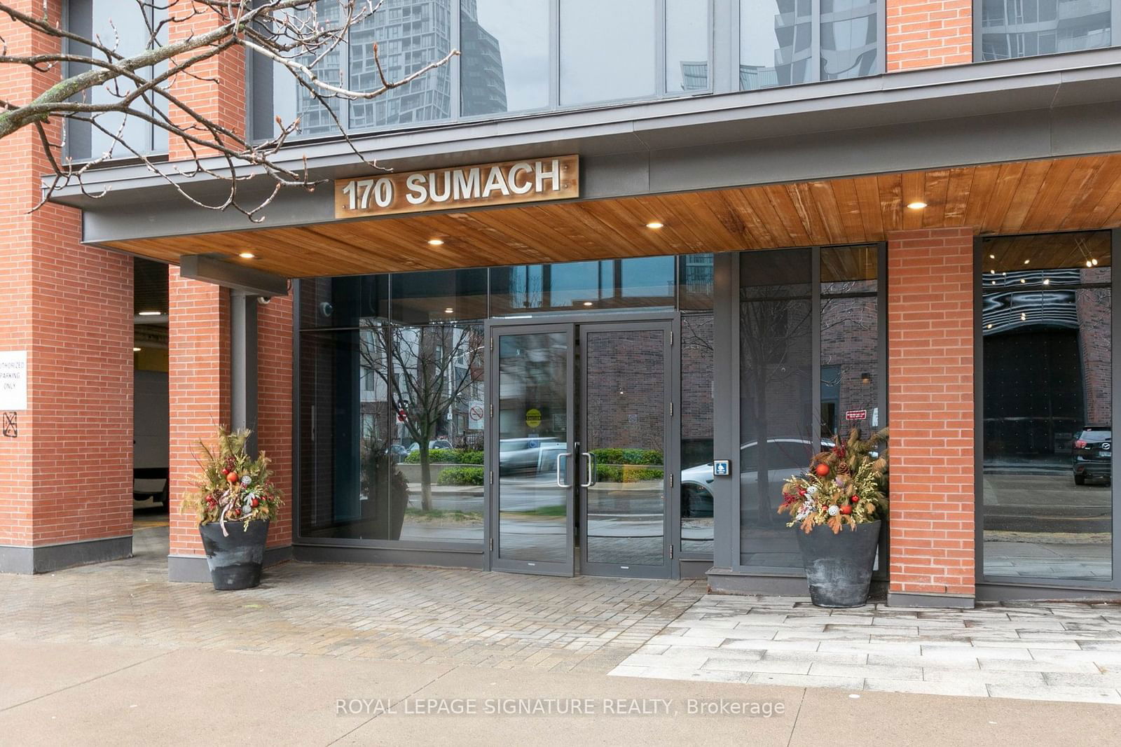 170 Sumach St, unit 510 for sale - image #2