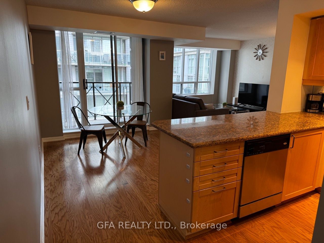 140 Simcoe St, unit 1319 for sale