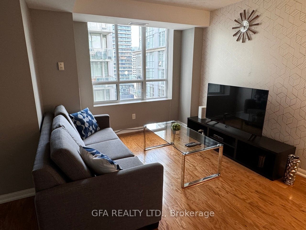 140 Simcoe St, unit 1319 for sale