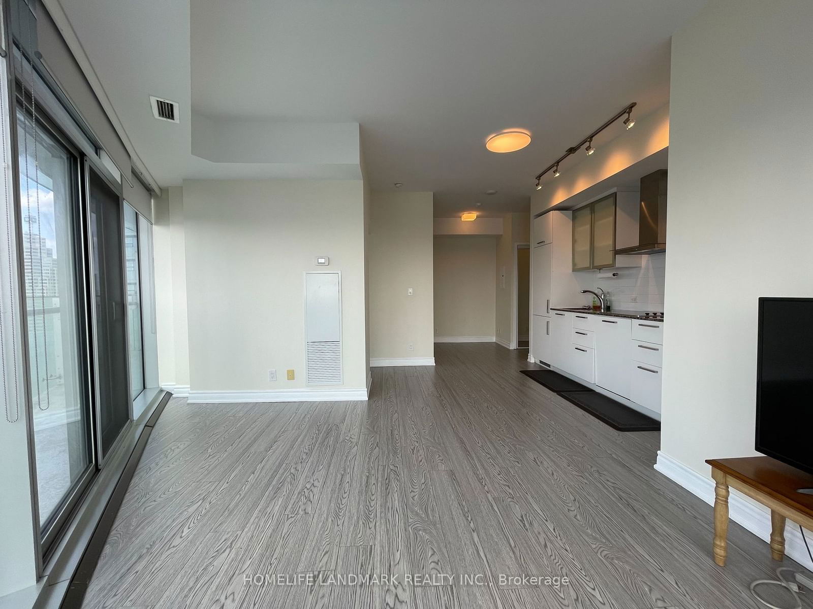 12 York St, unit 5107 for rent - image #6