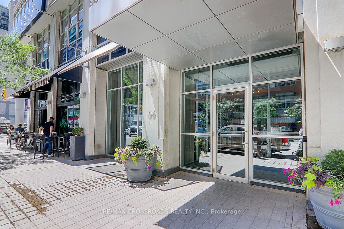 36 Blue Jays Way, unit 615 for sale - image #2