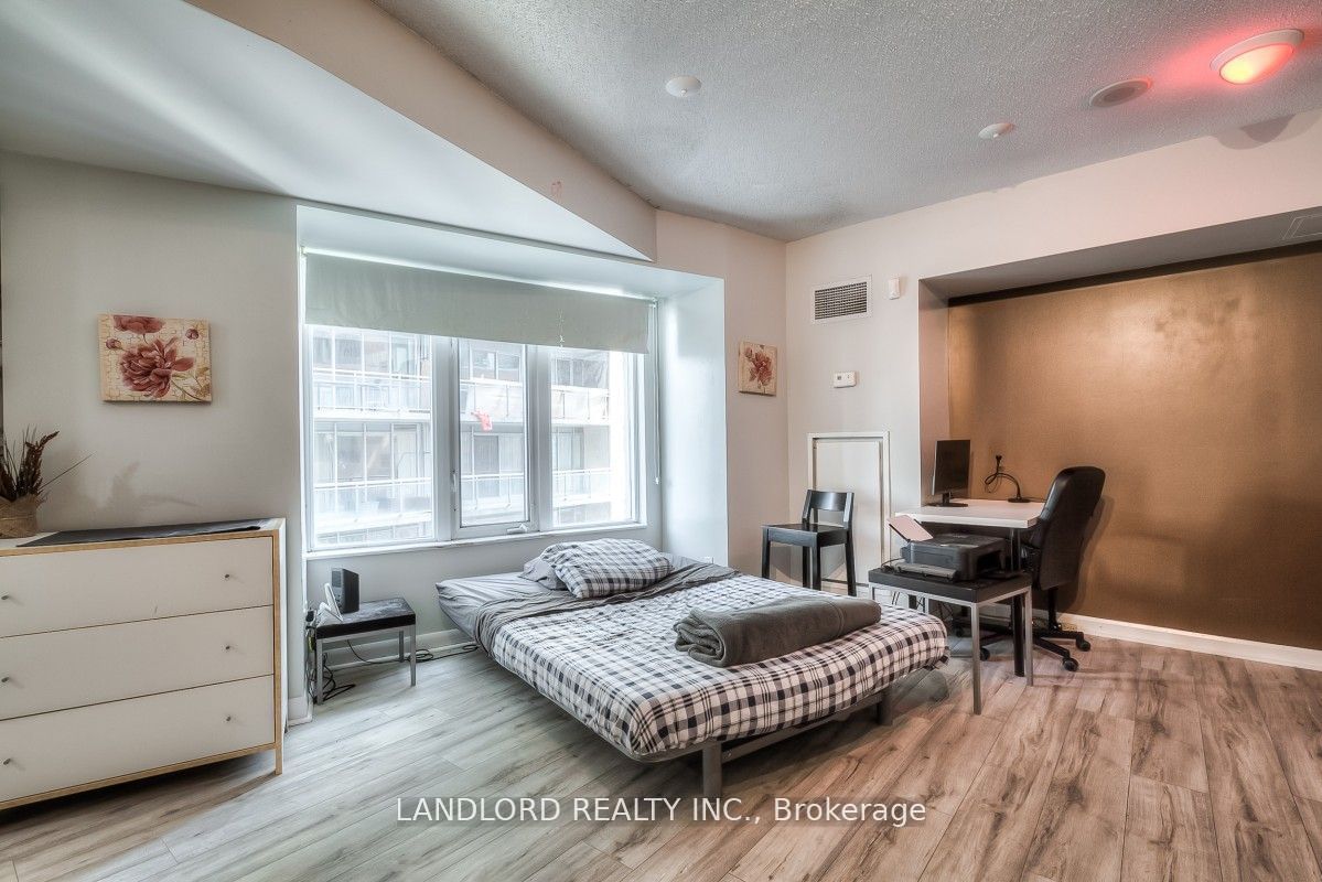 200 Victoria St, unit 1107 for rent - image #4