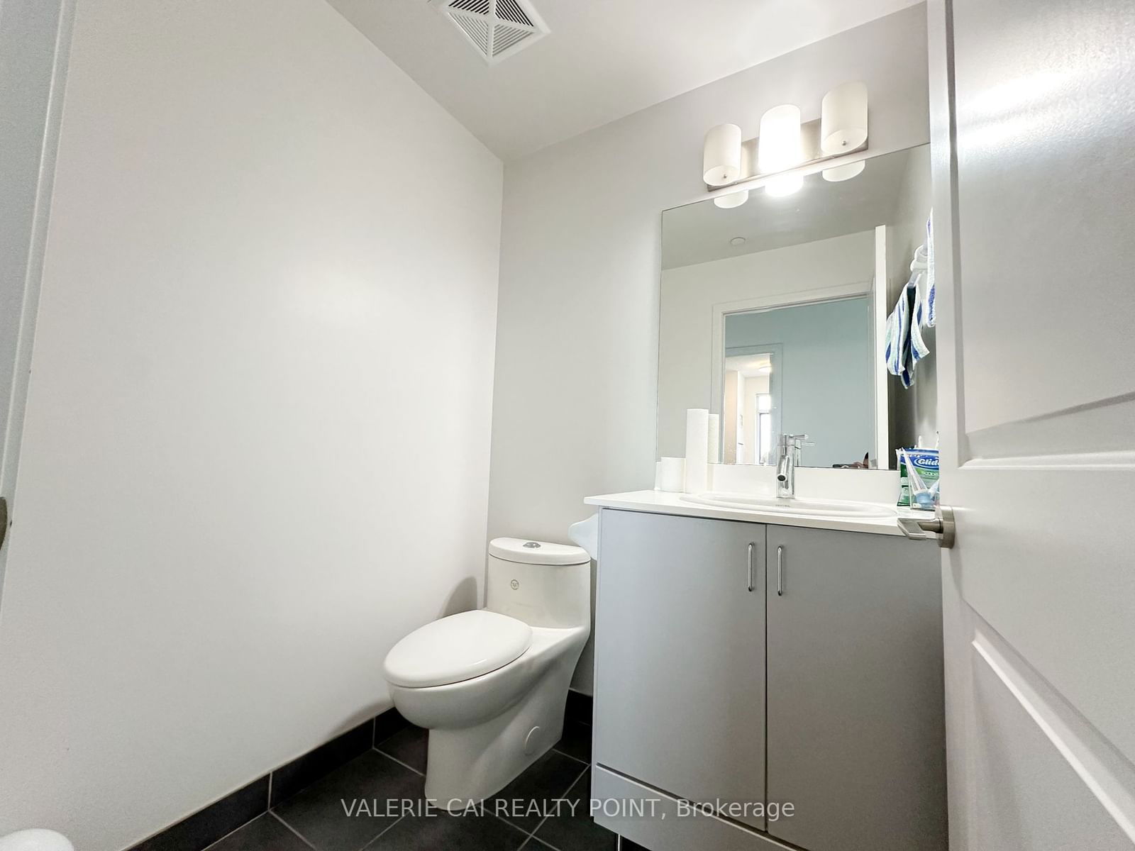 5162 Yonge St, unit LPH609 for sale