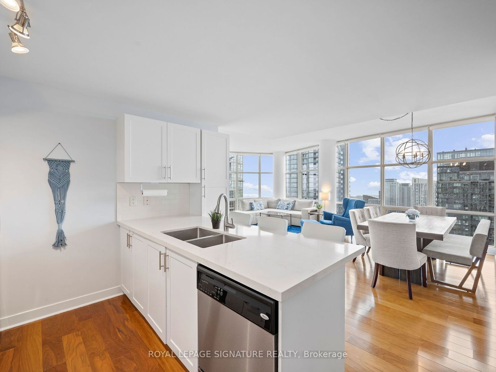 10 Navy Wharf Crt, unit 4509 for sale