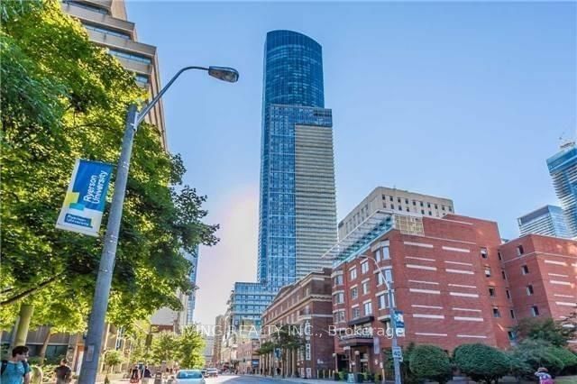 386 Yonge St, unit 3702 for sale