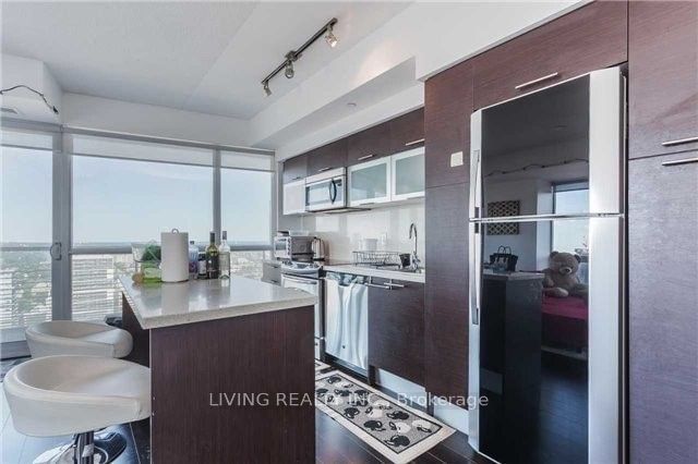 386 Yonge St, unit 3702 for sale