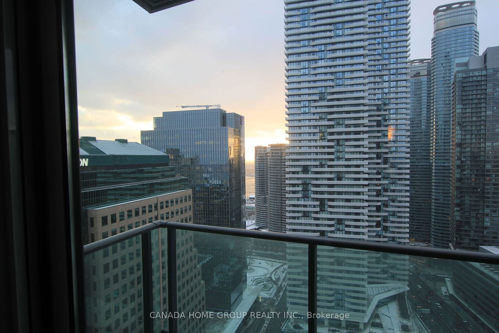 33 Bay St, unit 3601 for rent