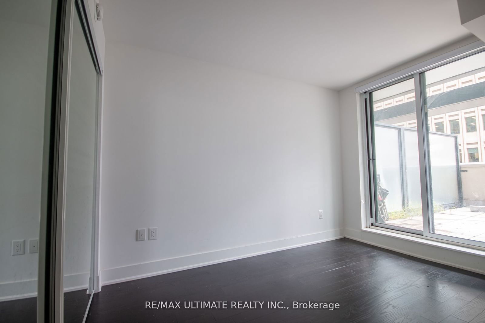 955 Bay St, unit 910 for rent - image #6