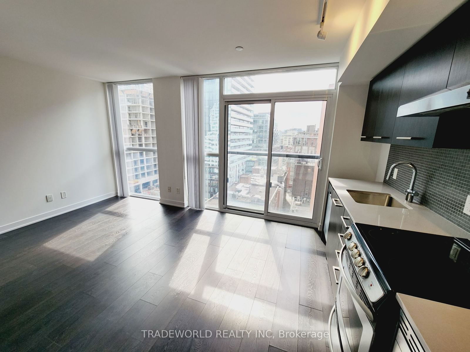 87 PETER St, unit 1209 for sale - image #2