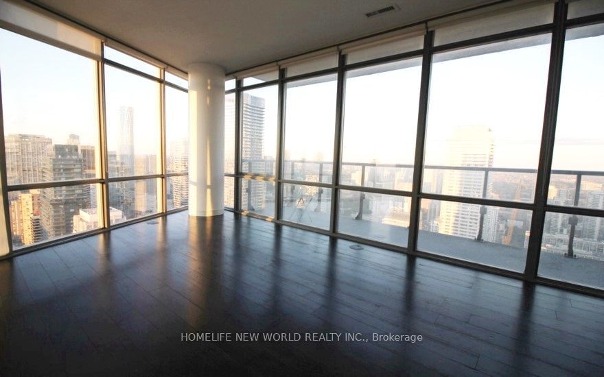 832 Bay St, unit 4605 for rent - image #2