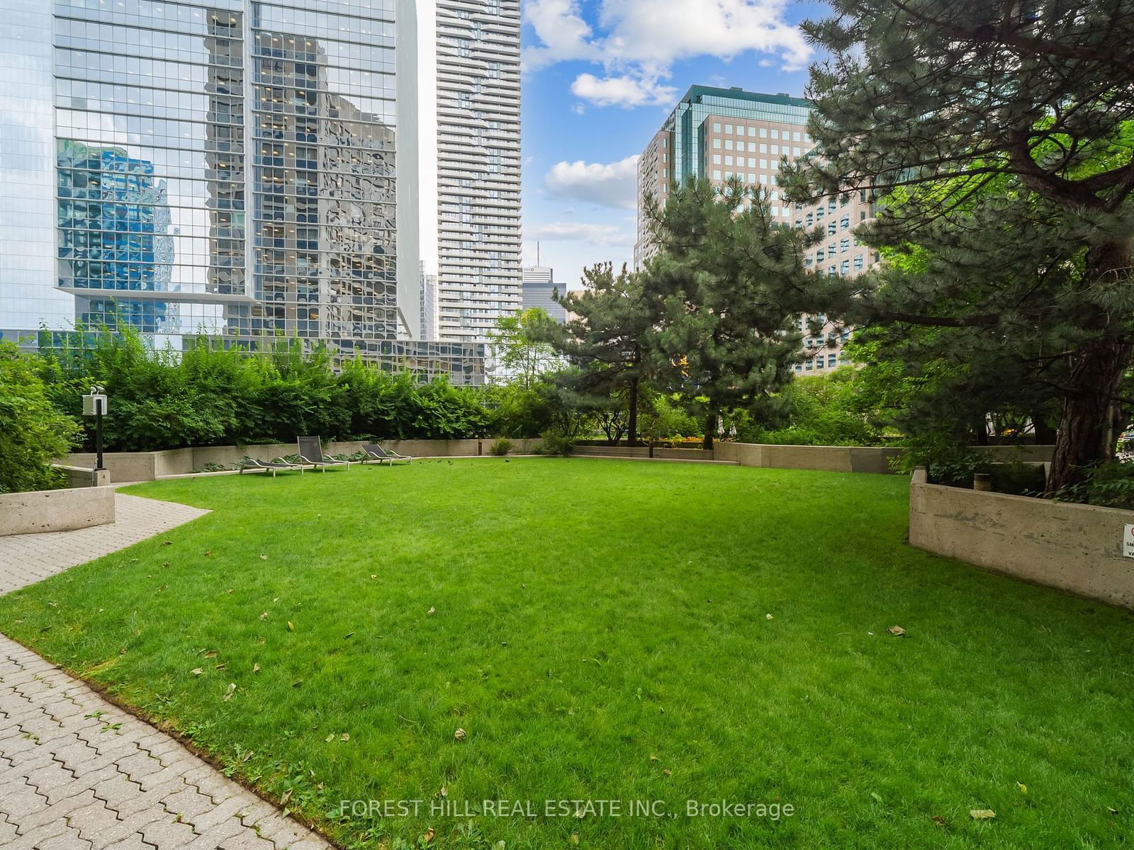 65 Harbour Sq, unit 604 for sale