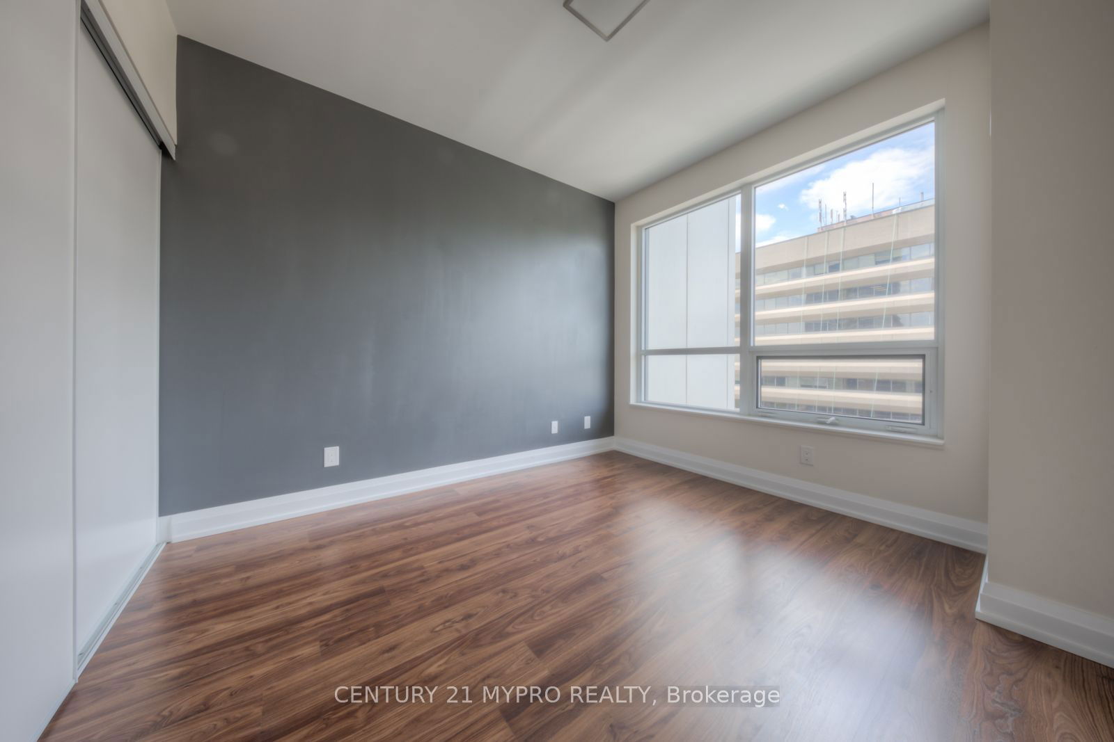 5 Sheppard Ave E, unit 1821 for rent