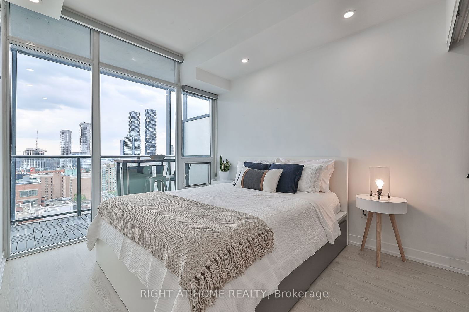 105 George St, unit 1306 for sale