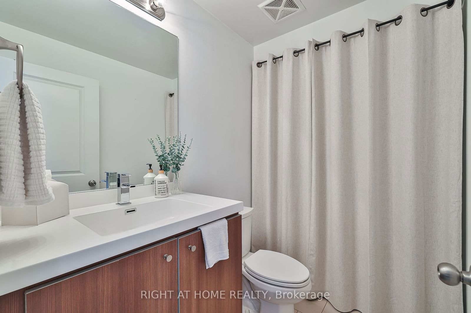 105 George St, unit 1306 for sale - image #21