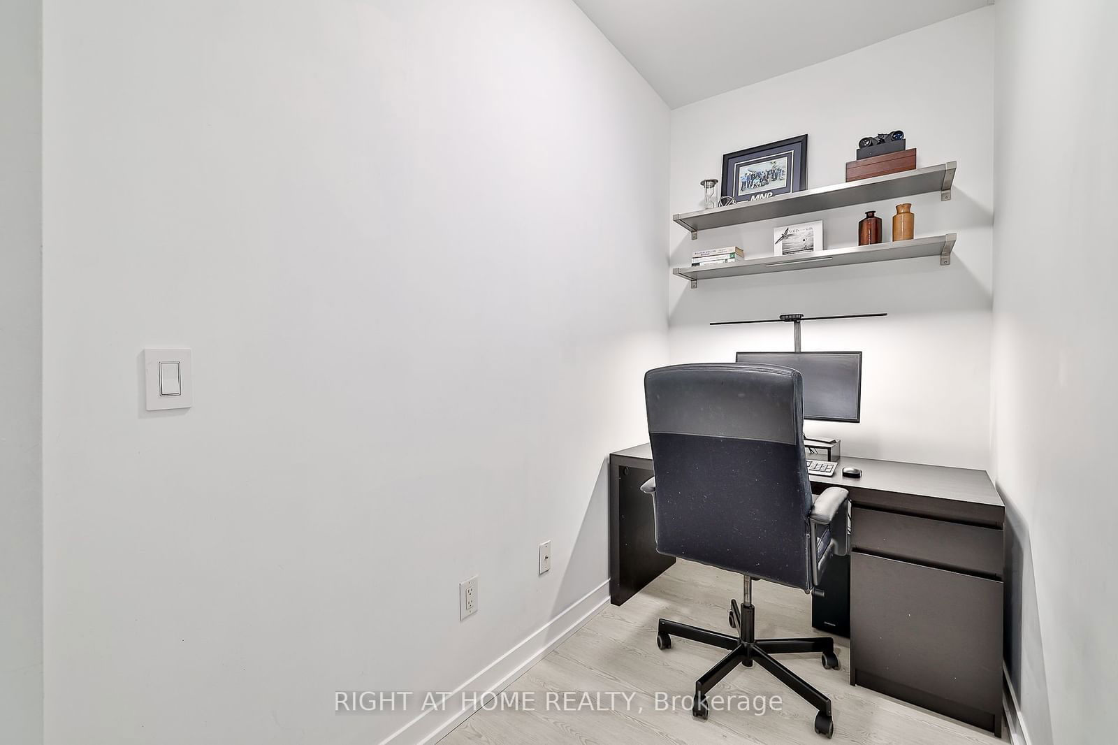 105 George St, unit 1306 for sale - image #24